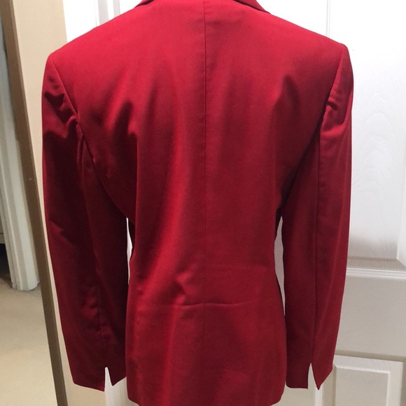 Red Jacket - Picture 4 of 10